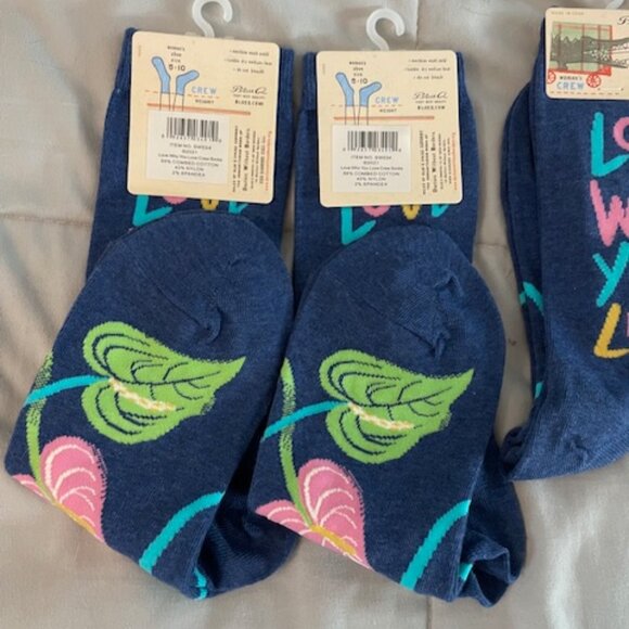 NWT Women's Socks Bundle 4 x Blue Q Crew Love Who You Love $60 Great Gifts SALE - Picture 4 of 9